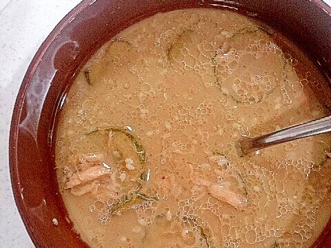 ツナときゅうりの冷たい味噌スープ